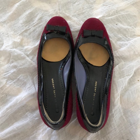 Beautiful raspberry red and black Marc Jacobs flats - Picture 2 of 7